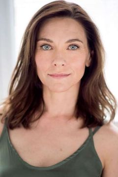 Natalie O'Donnell interpreta Sue