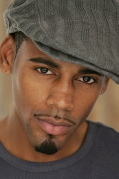 Jeremy Sylvers interpreta Ronald Tyler
