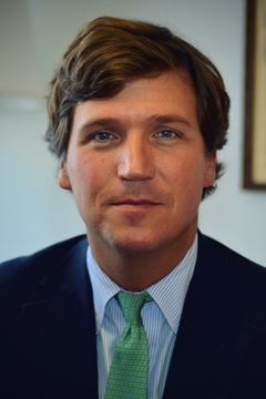 Tucker Carlson interpreta Self (archive footage) (uncredited)