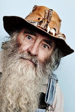 Herbert 'Cowboy' Coward interpreta Toothless Man