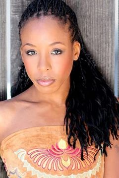 Crystal Michelle interpreta Poise Secretary
