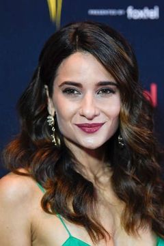 Andrea Demetriades interpreta Daisy Dixon