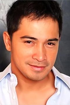 Cesar Montano interpreta Guerilla Leader Juan Pajota
