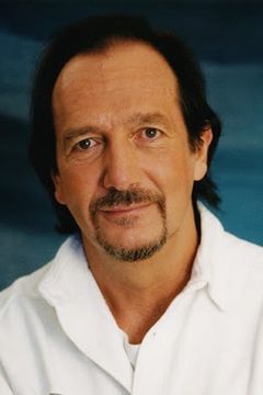 Andrea Mingardi interpreta Dino