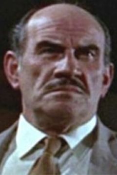 Bill Brandon interpreta Gangster (uncredited)