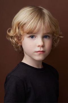 Smylie Bradwell interpreta Young Bartholomew