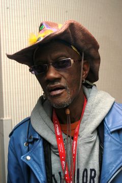 Bernie Worrell interpreta Billy