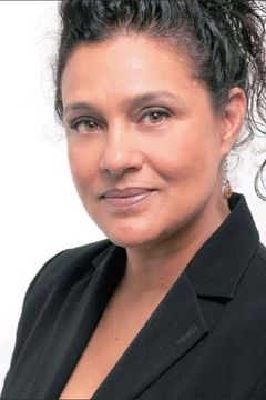 Denise Newman interpreta Sarie