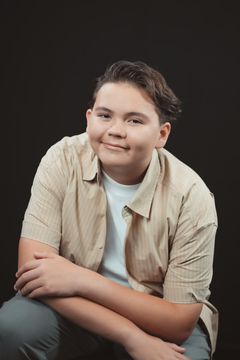 Mason Houltram interpreta Kid on Train