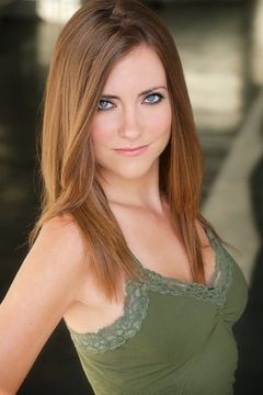 Vanessa Ross interpreta Hot Jogger (uncredited)
