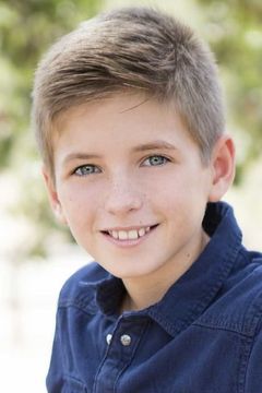 Oliver Bell interpreta Richard - Age 7
