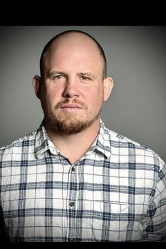 Travis Powers interpreta JBAB Guard