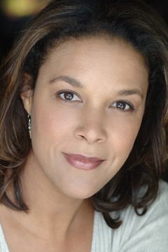 Linda Powell interpreta Louanne