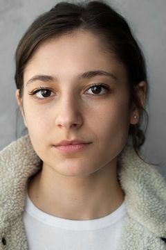 Elisha Applebaum interpreta Malika