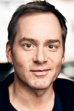 Patrick Heyn interpreta Nazi