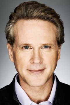 Cary Elwes interpreta Gary Jones