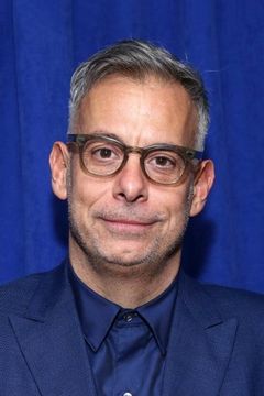 Joe Mantello interpreta Jack Dunphy
