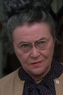 Ruth Springford interpreta Minnie Huxley
