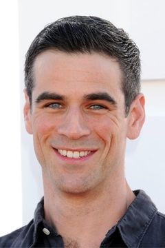 Eddie Cahill interpreta Donald Flack, Jr.