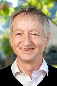 Geoffrey Hinton interpreta Geoffrey Hinton (uncredited)