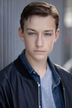 Tyson Larter interpreta Young Matthew