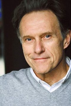 Michael Cullen interpreta Carl Vitello