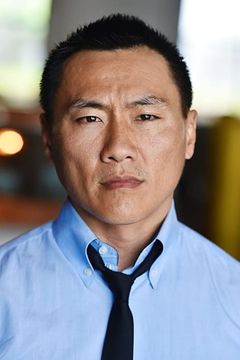 Fernando Chien interpreta Merchant (voice)