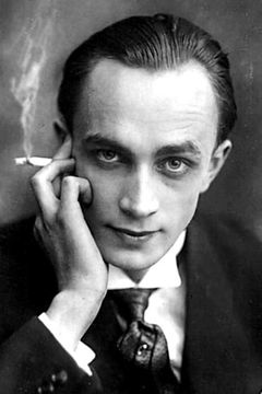 Conrad Veidt interpreta Major Heinrich Strasser