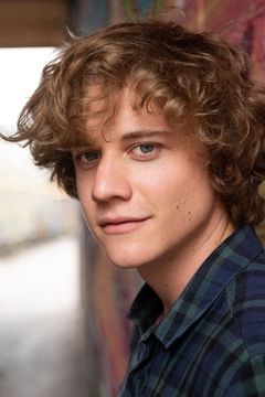 Basil Eidenbenz interpreta Footman #2