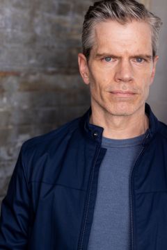 Mark Engelhardt interpreta Stagehand