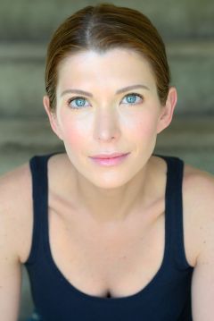 Danielle Langlois interpreta Carolyn Lake