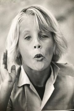 Jay Adams interpreta Divinity Student