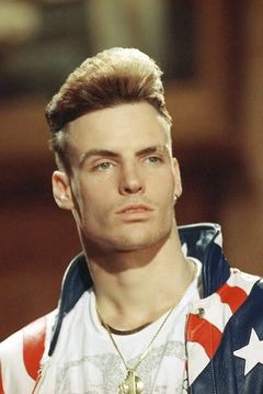 Vanilla Ice interpreta Music Store Employee