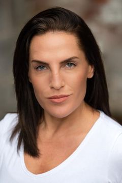Stacey Lynn Crowe interpreta Gwen Parkinson