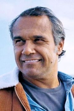 Aaron Pedersen interpreta Kalti Rogers