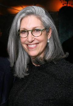 Deborah Nadoolman interpreta Self