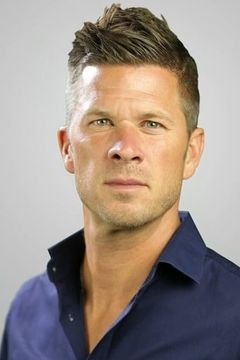 Matt Embry interpreta Slick Guy