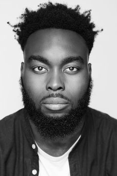 Abraham Popoola interpreta Casca Decius Vix