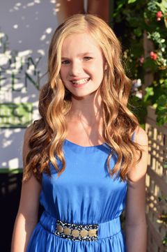 Lucy Gebhardt interpreta Bethany Best