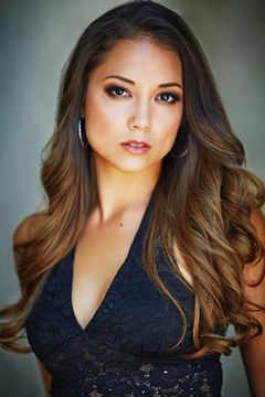 Sumiko Braun interpreta Receptionist