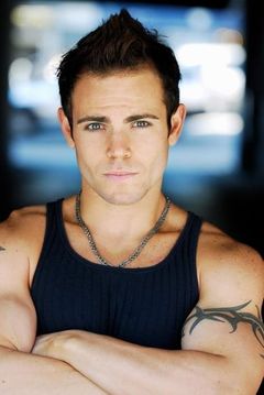 David Josh Lawrence interpreta Sasha