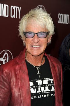 Kevin Cronin interpreta Rocker