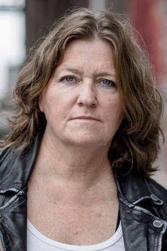 Tamara Hopkins interpreta Mom (uncredited)