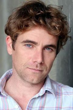 John White interpreta Erik Stifler
