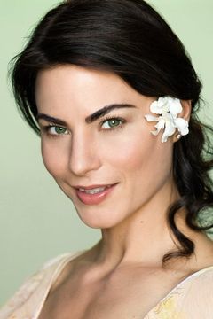 Traci Dinwiddie interpreta Sarah Leaves