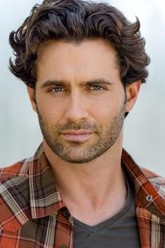 Jonathan Stoddard interpreta Archer Brooks