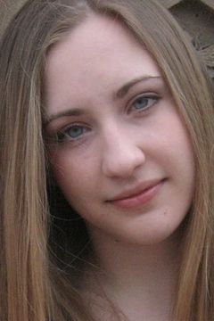 Emily Bridges interpreta Emily Carlton