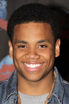 Tristan Mack Wilds interpreta Michael Lee