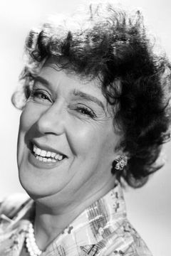 Kathleen Harrison interpreta Mrs. Dilber (archive footage) (uncredited)