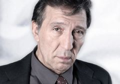Joaquín Hinojosa interpreta Autopsy doctor